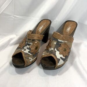 Via Pinky Collection Camouflage Heeled Mule